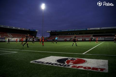 Op bezoek bij Helmond Sport voetballen in het stadion 