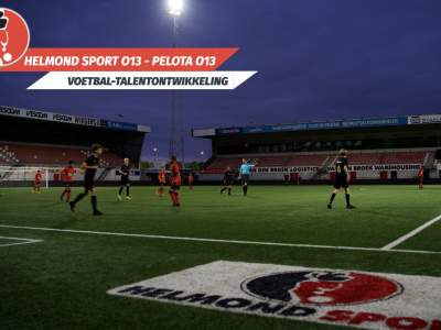 Pelota FC spelend in het stadion van Helmond Sport
